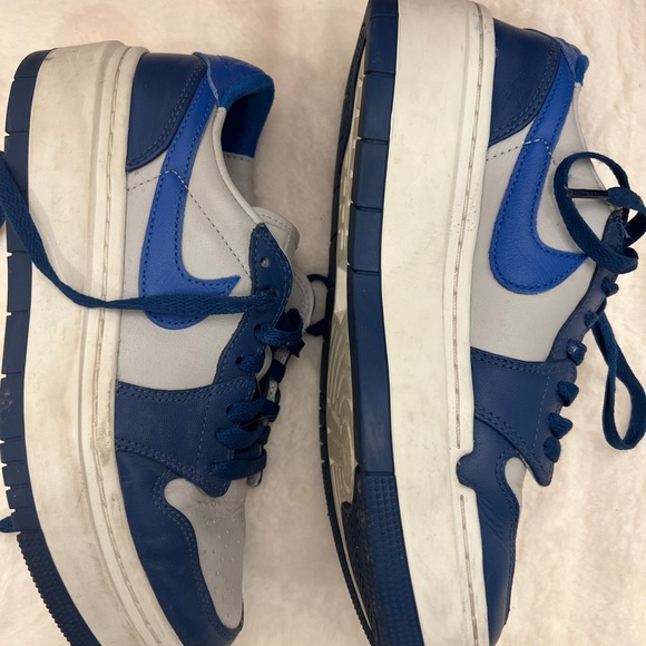 Nike Air Blue and White Sneakers 8.5 - Picture 4 of 7